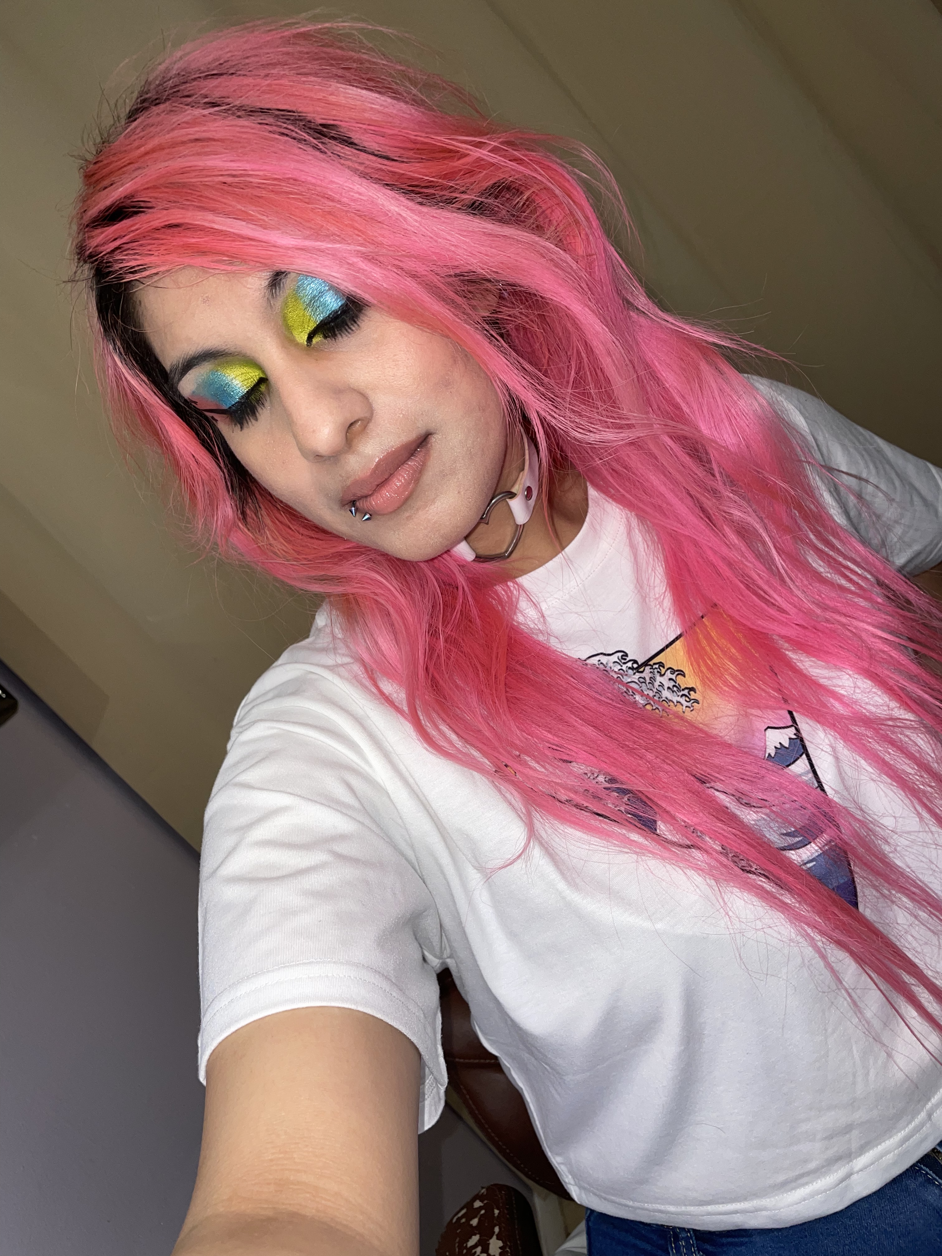 6C6EAB81-5BD4-415A-A2EC-E6E95F8E7B8D