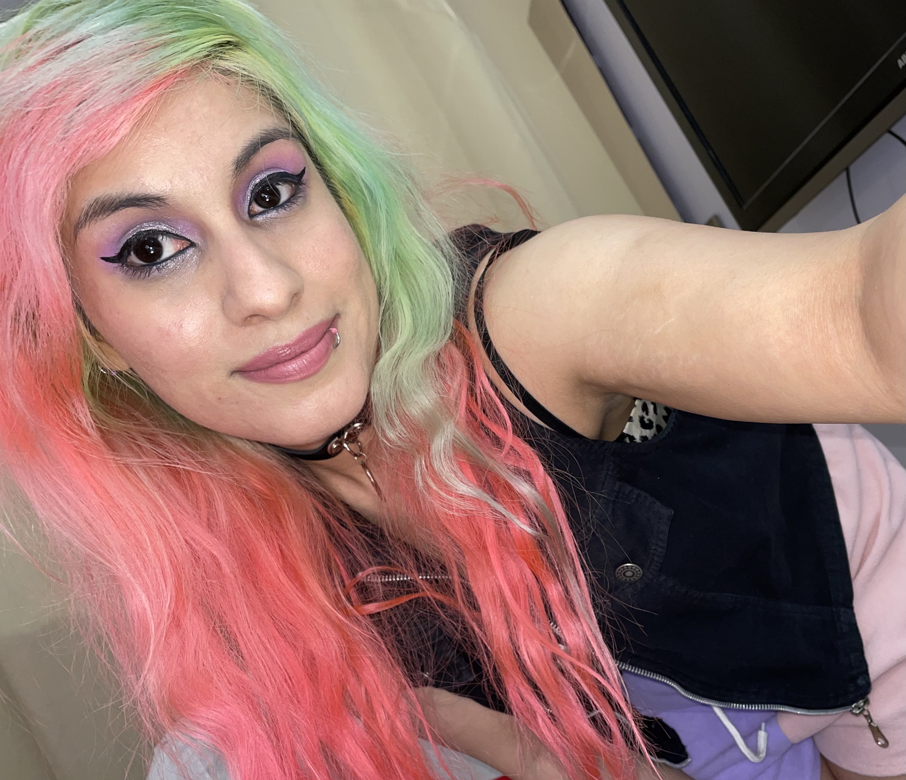 FAD39D26-F7D5-4564-94C9-2A85085E6CDC